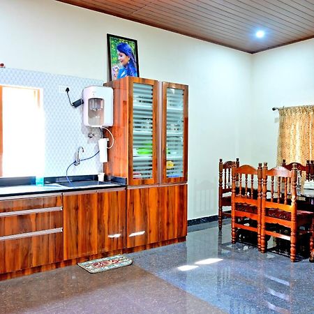 Hulihara Homestay - Full Villa, Coffee Estate & Balcony View 瑟格莱什布尔 外观 照片