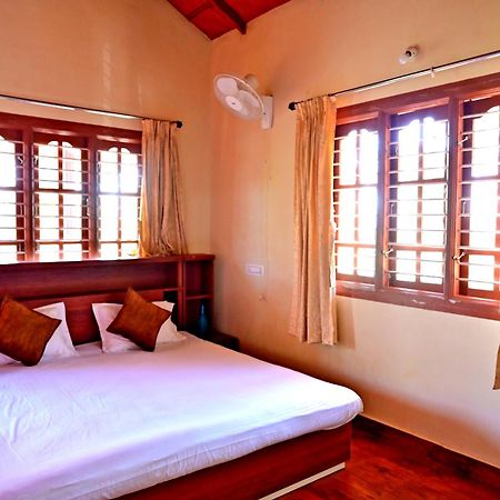 Hulihara Homestay - Full Villa, Coffee Estate & Balcony View 瑟格莱什布尔 外观 照片