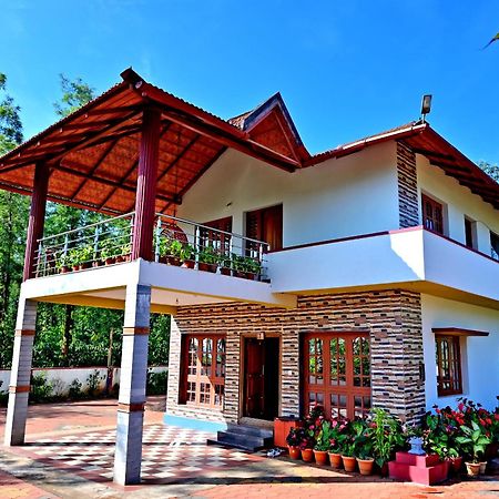 Hulihara Homestay - Full Villa, Coffee Estate & Balcony View 瑟格莱什布尔 外观 照片