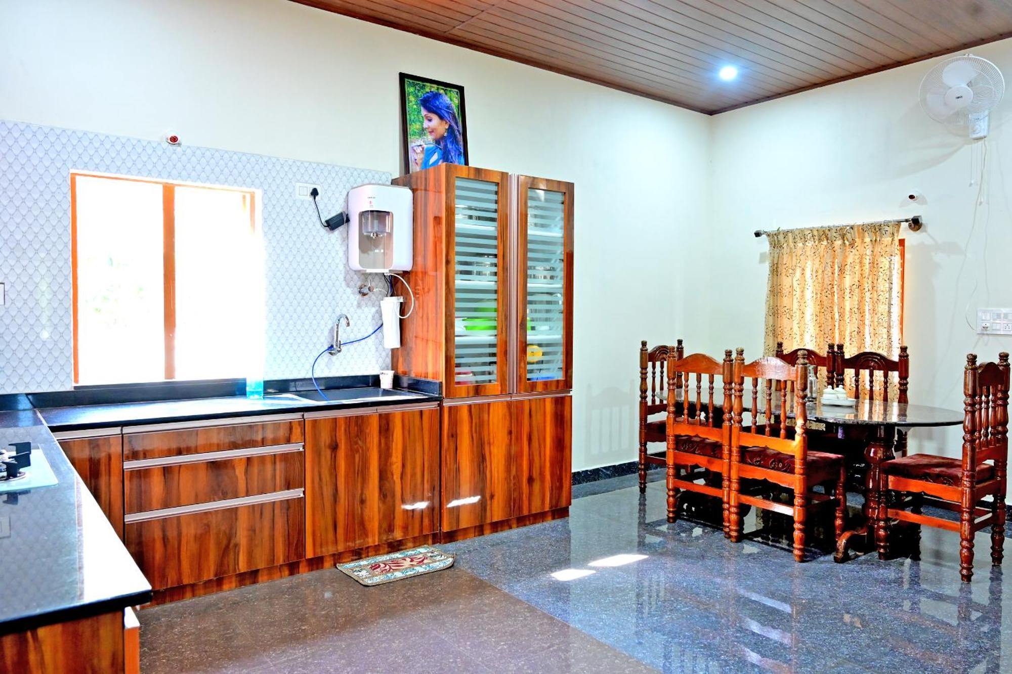 Hulihara Homestay - Full Villa, Coffee Estate & Balcony View 瑟格莱什布尔 外观 照片