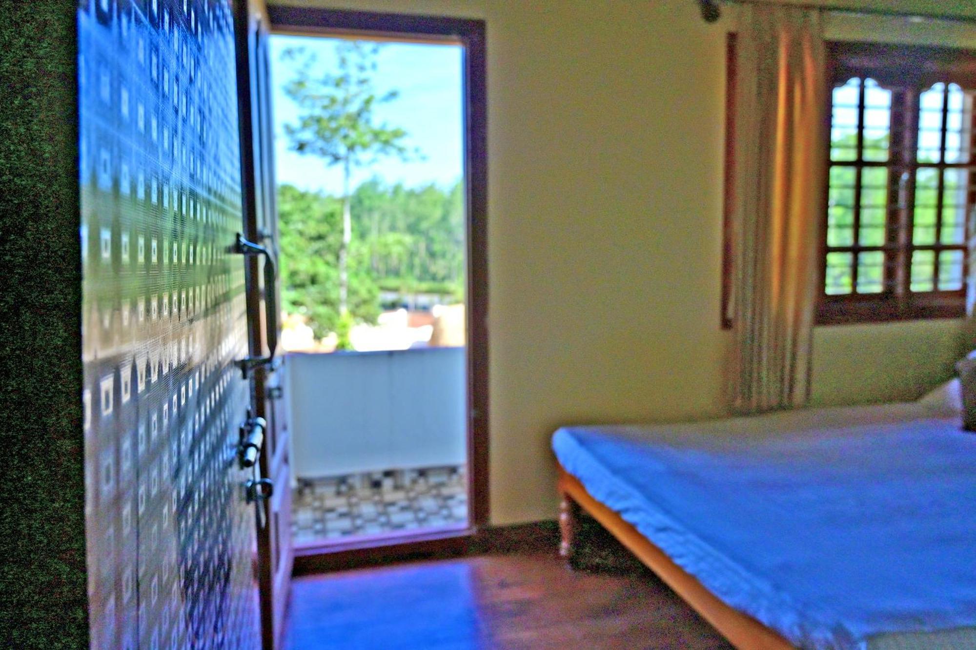 Hulihara Homestay - Full Villa, Coffee Estate & Balcony View 瑟格莱什布尔 外观 照片