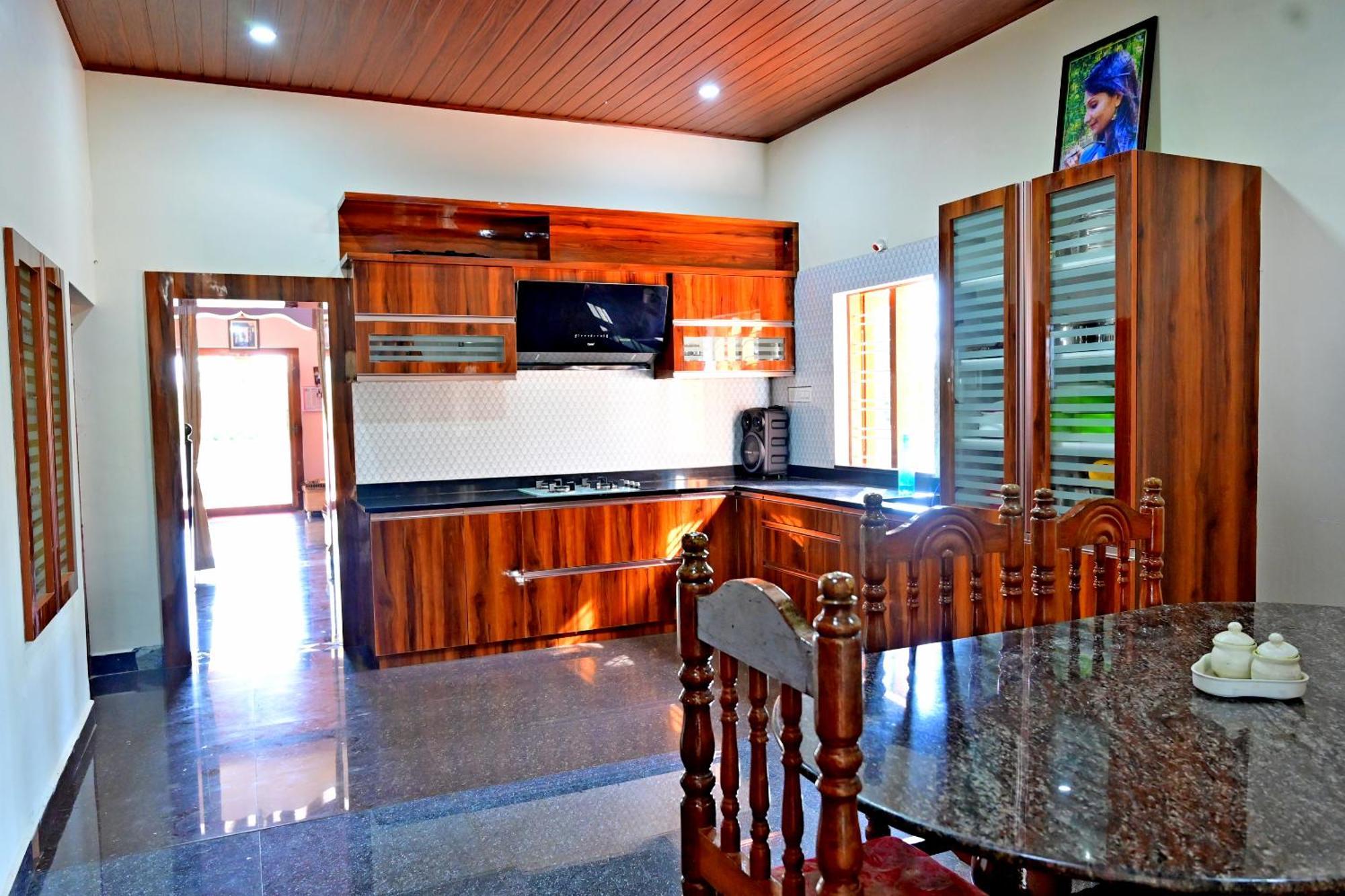 Hulihara Homestay - Full Villa, Coffee Estate & Balcony View 瑟格莱什布尔 外观 照片