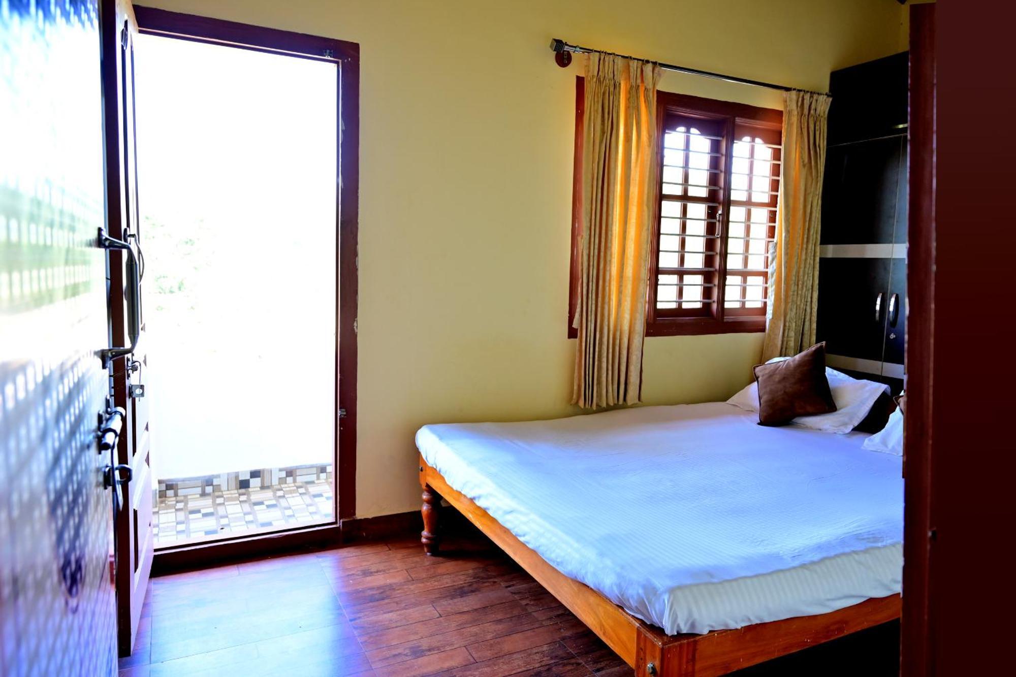 Hulihara Homestay - Full Villa, Coffee Estate & Balcony View 瑟格莱什布尔 外观 照片