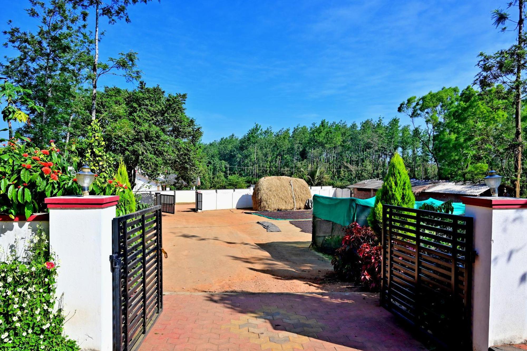 Hulihara Homestay - Full Villa, Coffee Estate & Balcony View 瑟格莱什布尔 外观 照片