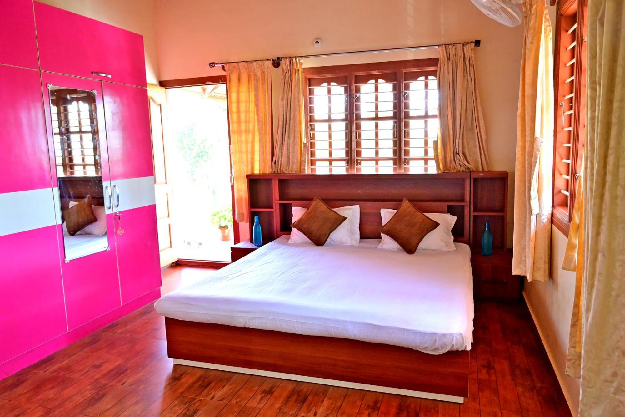 Hulihara Homestay - Full Villa, Coffee Estate & Balcony View 瑟格莱什布尔 外观 照片