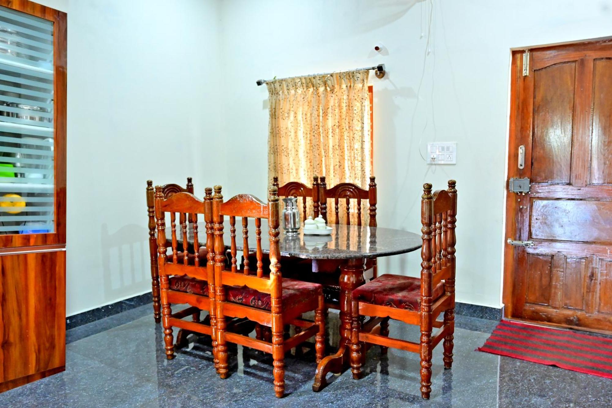 Hulihara Homestay - Full Villa, Coffee Estate & Balcony View 瑟格莱什布尔 外观 照片