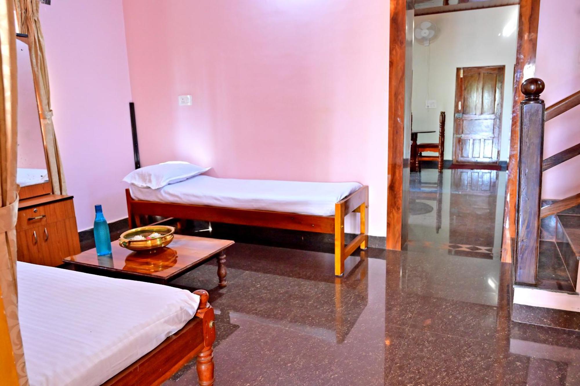 Hulihara Homestay - Full Villa, Coffee Estate & Balcony View 瑟格莱什布尔 外观 照片